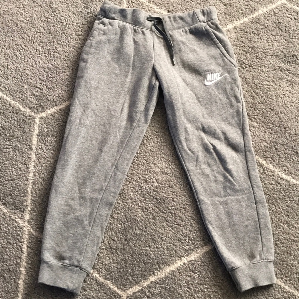 Nike girls, size small, gray, has pockets, jogger sweatpants